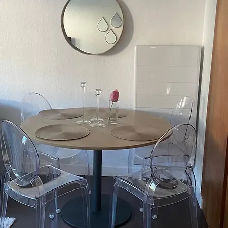 Holiday home Cozy Oasis: Quiet 2-room With Terrace And Free Parking *